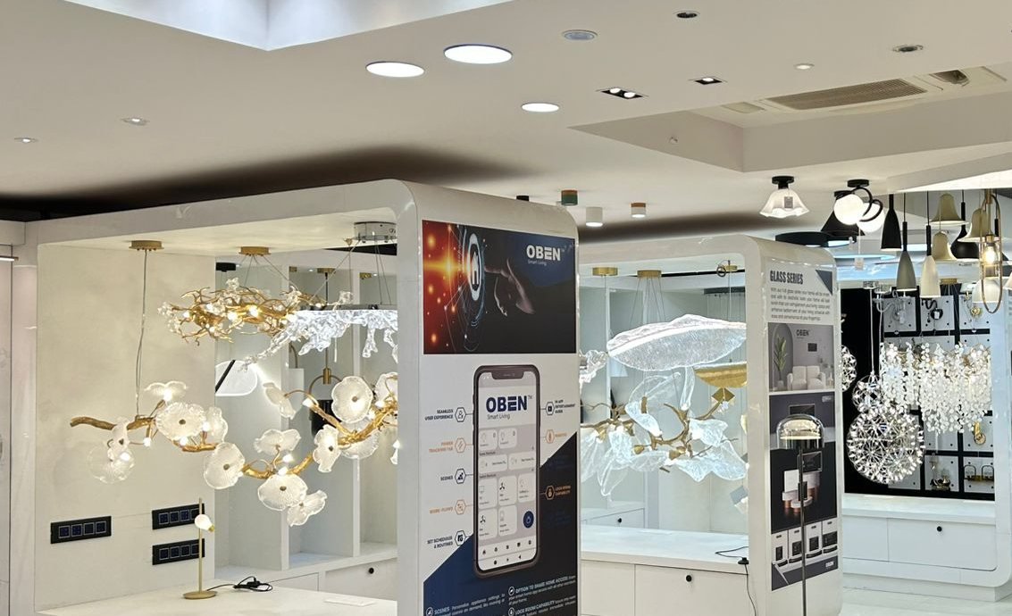 The OBEN showroom with chandeliers, pendant lights and smart-lighting displays