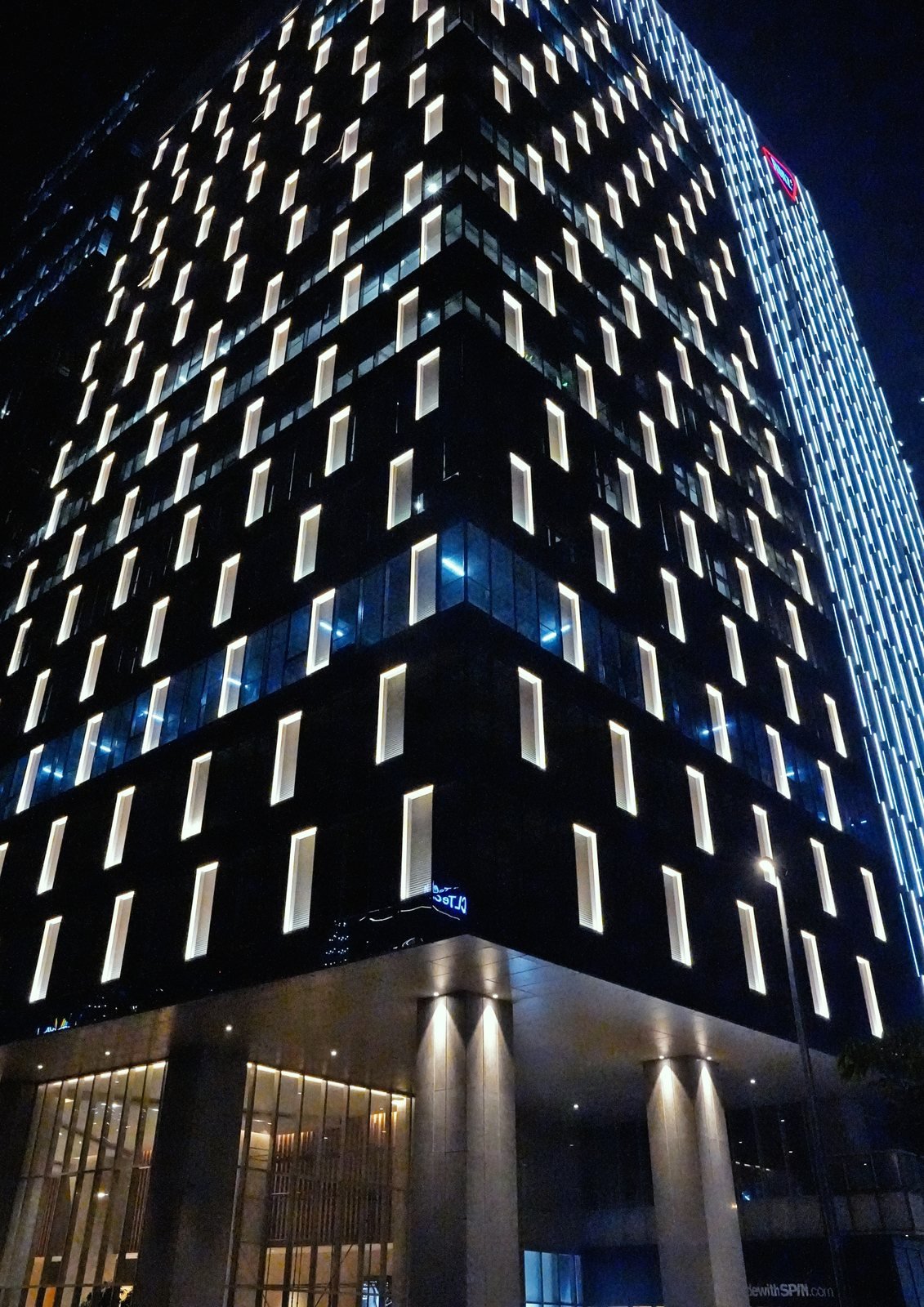 Nexity, Hyderabad: facade lighting